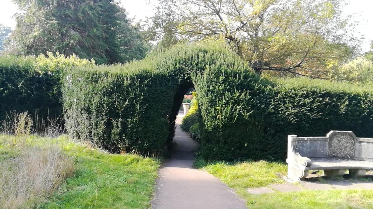 Many Worlds Meet - Eurostar, Wimbledon 30 Mins, Central London, Gatwick 15 Mins - Spacious, Sleeps Up To 16 Plus Cot - Free Wifi, Parking - Next To Lloyd Park, Great For Families, Walkers, Relocators - Ideal For Contractors Croydon Exterior foto