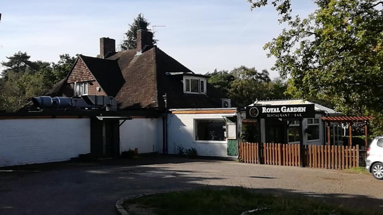 Many Worlds Meet - Eurostar, Wimbledon 30 Mins, Central London, Gatwick 15 Mins - Spacious, Sleeps Up To 16 Plus Cot - Free Wifi, Parking - Next To Lloyd Park, Great For Families, Walkers, Relocators - Ideal For Contractors Croydon Exterior foto