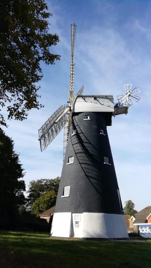 Many Worlds Meet - Eurostar, Wimbledon 30 Mins, Central London, Gatwick 15 Mins - Spacious, Sleeps Up To 16 Plus Cot - Free Wifi, Parking - Next To Lloyd Park, Great For Families, Walkers, Relocators - Ideal For Contractors Croydon Exterior foto
