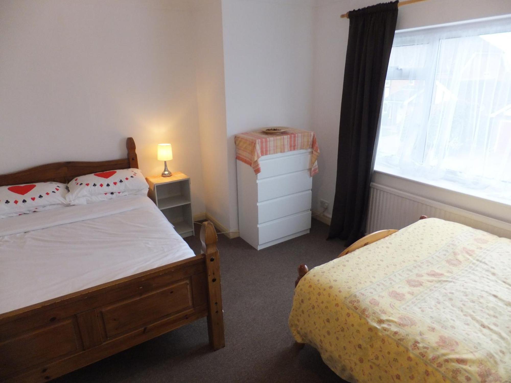 Many Worlds Meet - Eurostar, Wimbledon 30 Mins, Central London, Gatwick 15 Mins - Spacious, Sleeps Up To 16 Plus Cot - Free Wifi, Parking - Next To Lloyd Park, Great For Families, Walkers, Relocators - Ideal For Contractors Croydon Exterior foto
