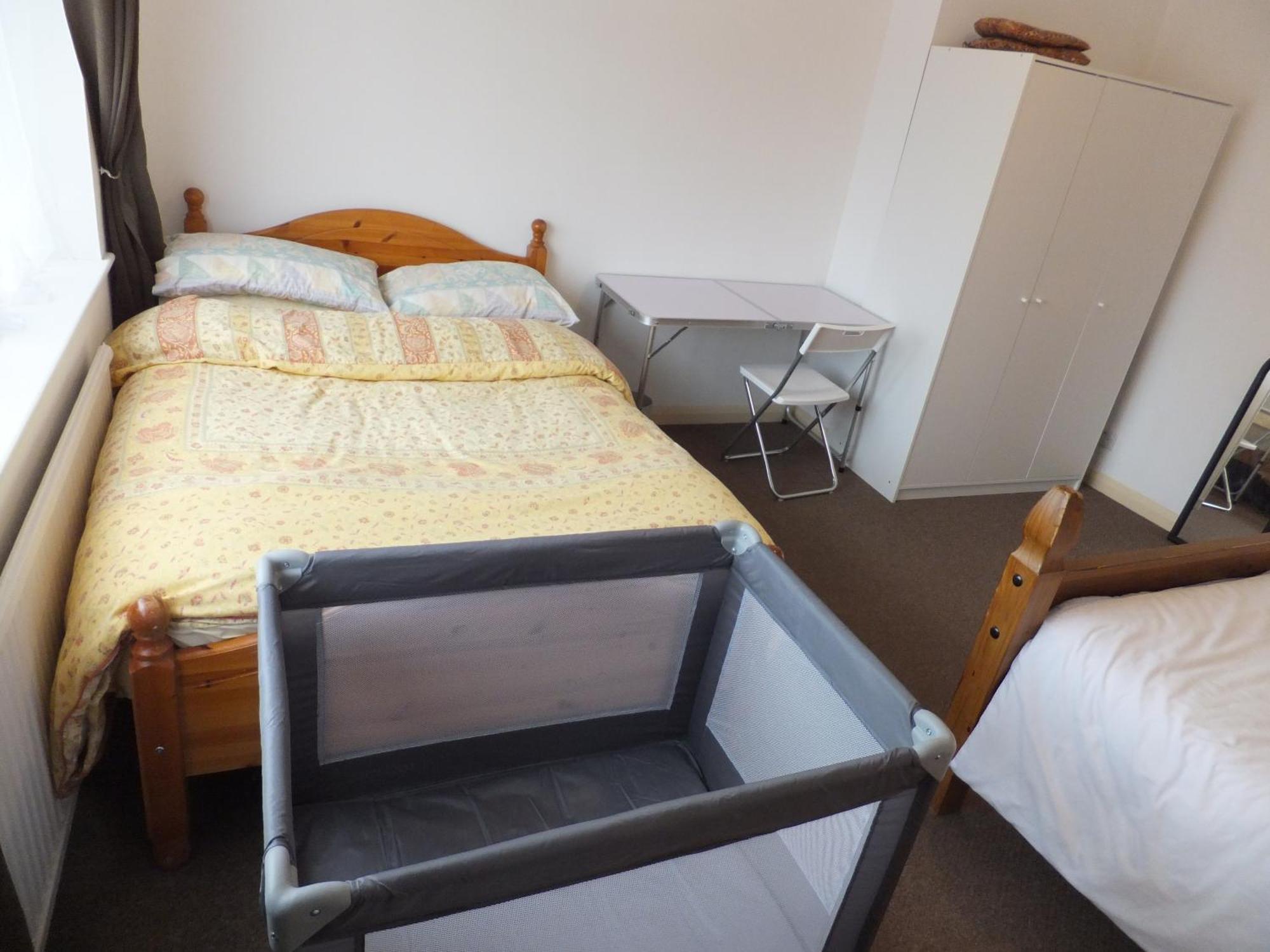 Many Worlds Meet - Eurostar, Wimbledon 30 Mins, Central London, Gatwick 15 Mins - Spacious, Sleeps Up To 16 Plus Cot - Free Wifi, Parking - Next To Lloyd Park, Great For Families, Walkers, Relocators - Ideal For Contractors Croydon Exterior foto