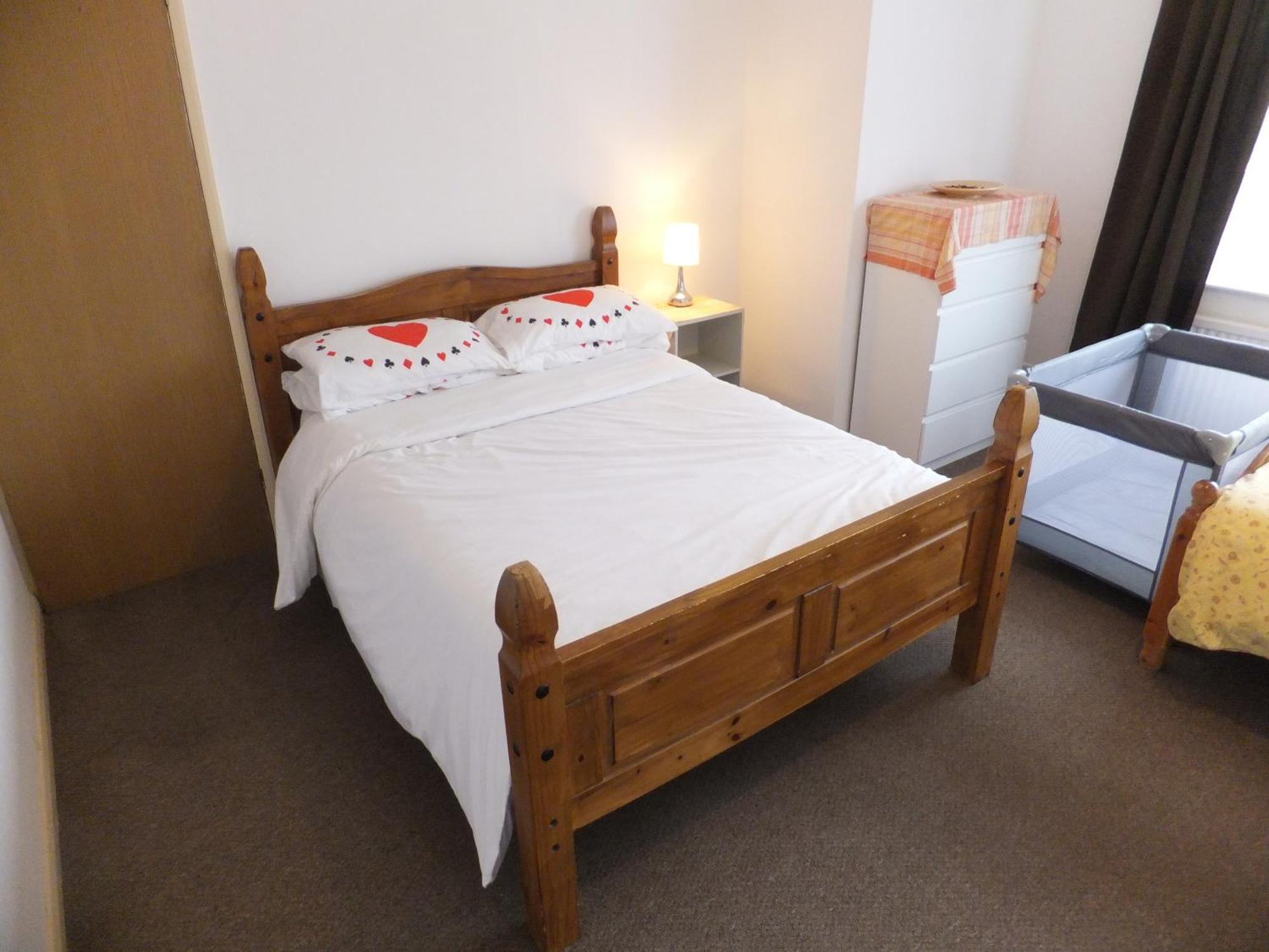 Many Worlds Meet - Eurostar, Wimbledon 30 Mins, Central London, Gatwick 15 Mins - Spacious, Sleeps Up To 16 Plus Cot - Free Wifi, Parking - Next To Lloyd Park, Great For Families, Walkers, Relocators - Ideal For Contractors Croydon Exterior foto