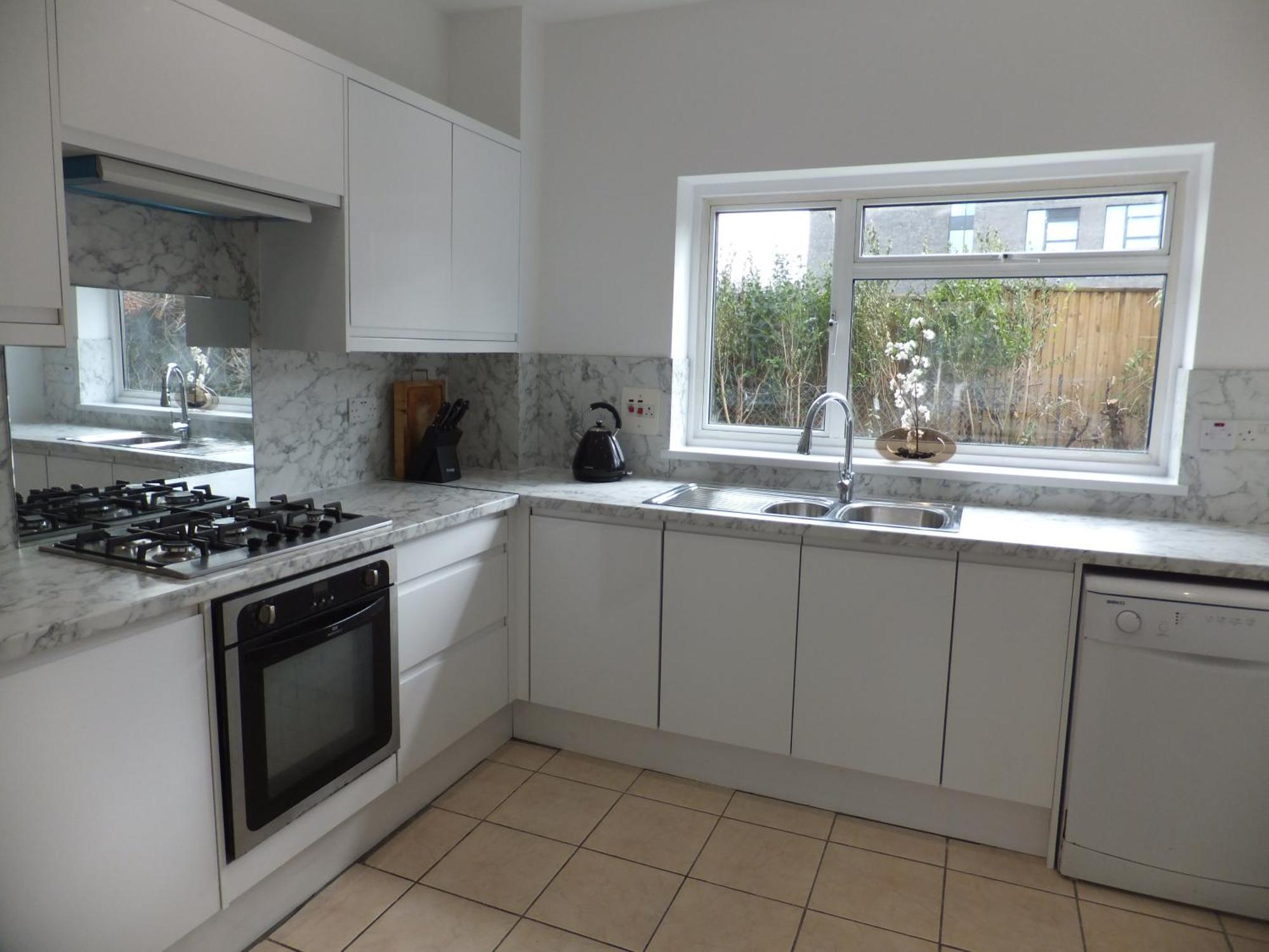 Many Worlds Meet - Eurostar, Wimbledon 30 Mins, Central London, Gatwick 15 Mins - Spacious, Sleeps Up To 16 Plus Cot - Free Wifi, Parking - Next To Lloyd Park, Great For Families, Walkers, Relocators - Ideal For Contractors Croydon Exterior foto
